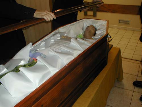 Fermeture du cercueil de Benjamin