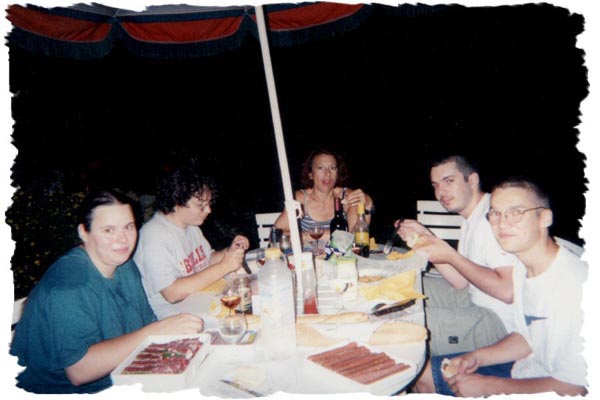 [ 01 ] Elodie, Tamara, Christiane, Sébastien et Benjamin, le 14 août 1999