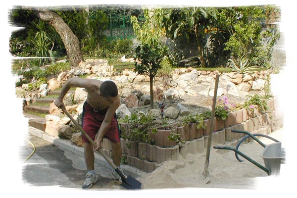 [ 13 ] Benjamin le 25 juin 2002 - Ralistion de la terrasse